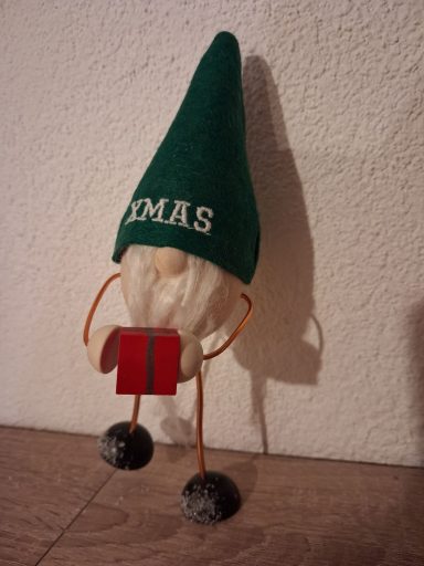 Weihnachtszwerg mit Geschenk 20 €
