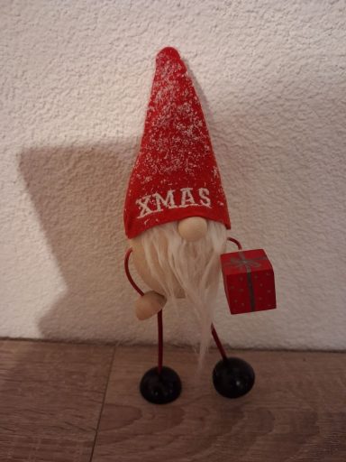 Weihnachtszwerg mit Geschenk 20 €